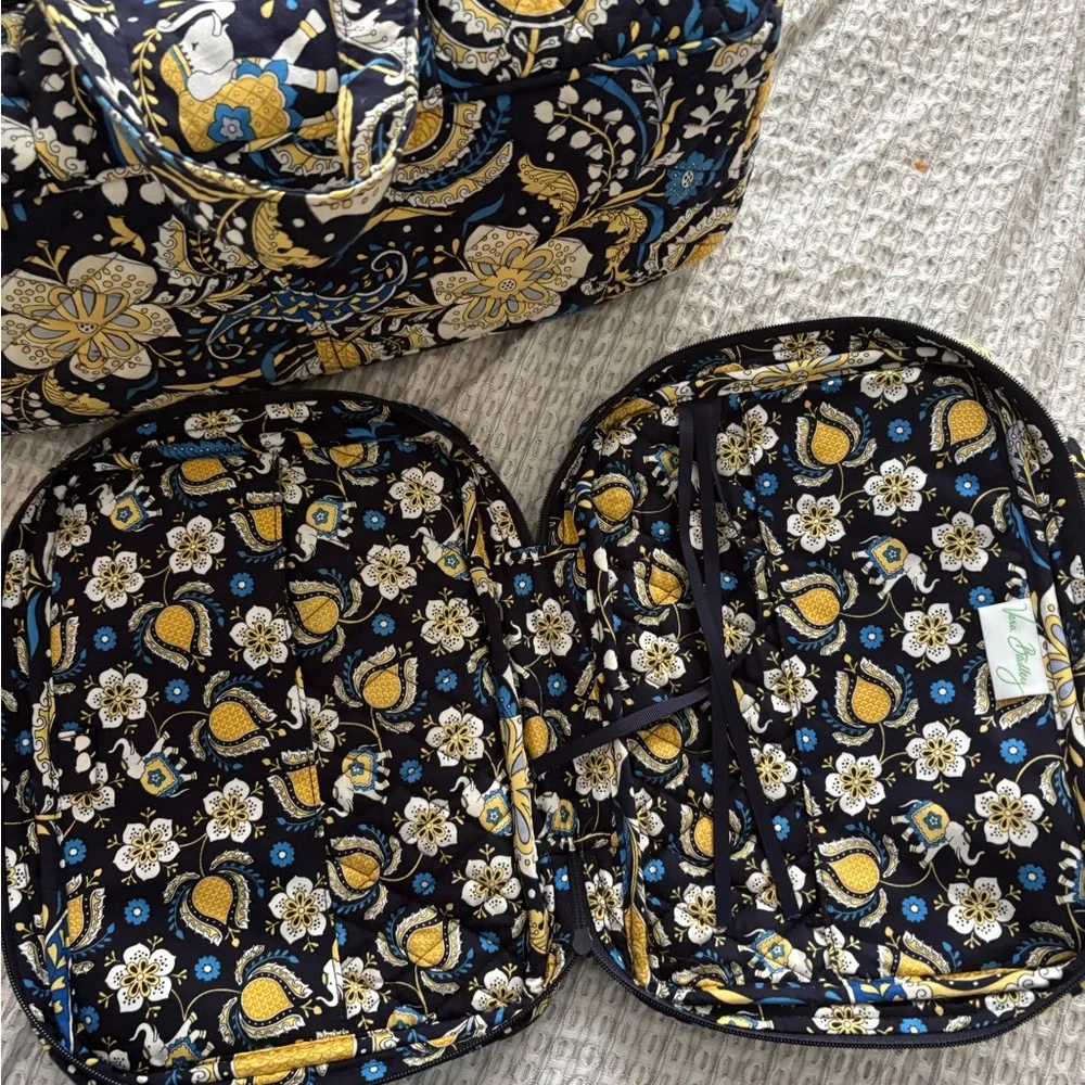 Vera Bradley Stylish Floral Women Bag Set (Book Cover Bag) - Picture 4 of 7